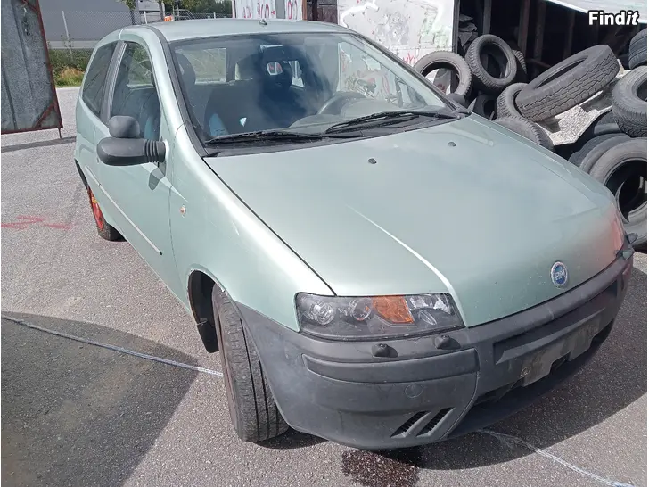 Myydään Fiat Punto 1,2 manuaali 2000 varaosina