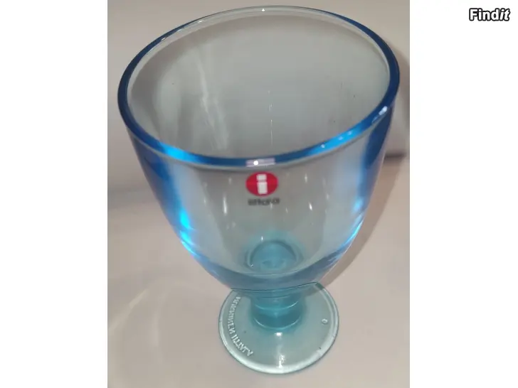 Myydään Iittalan lasitaiteilija Kerttu Nurmisen jalallinen Verna lasi