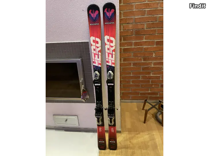 Säljes Slalomskidor - Rossignol Hero - 140 cm