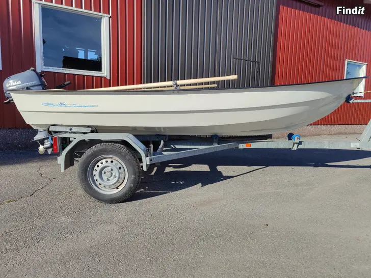 Säljes Glasfiberbåt Sunnan med Yamaha 5hk 4takt