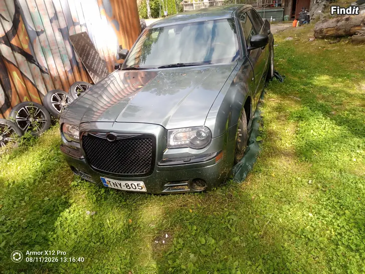 Myydään Chrysler 300c 3.5 V6 . Pieni projekti