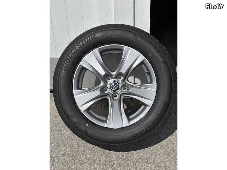 Myydään RAV4 2024 vanteet ja kesärenkaat