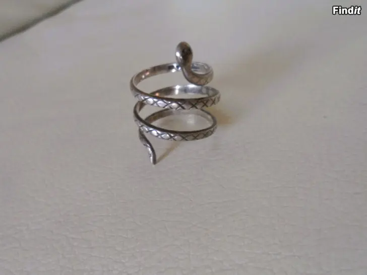 Myydään Kalevala Käärmesormus Hopea koko 19