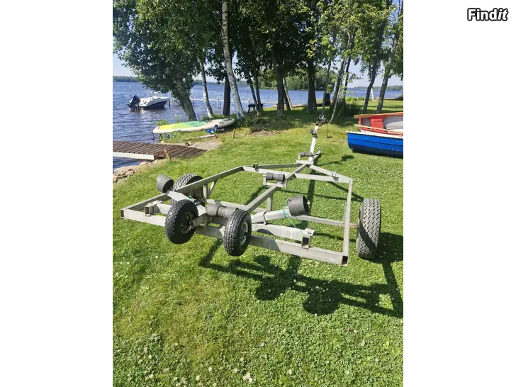 Myydään Venetraileri + soutuvene airoineen