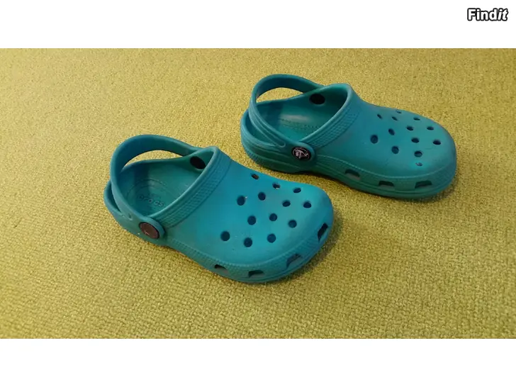 Myydään Crocs sandaalit vihreät C10 -hinta 3e