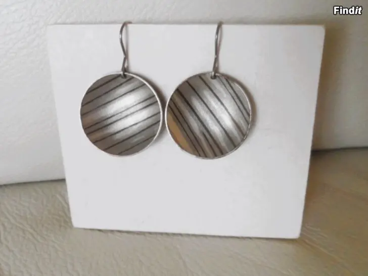 Myydään Kalevala Sakura 9g Hopeakorvakorut