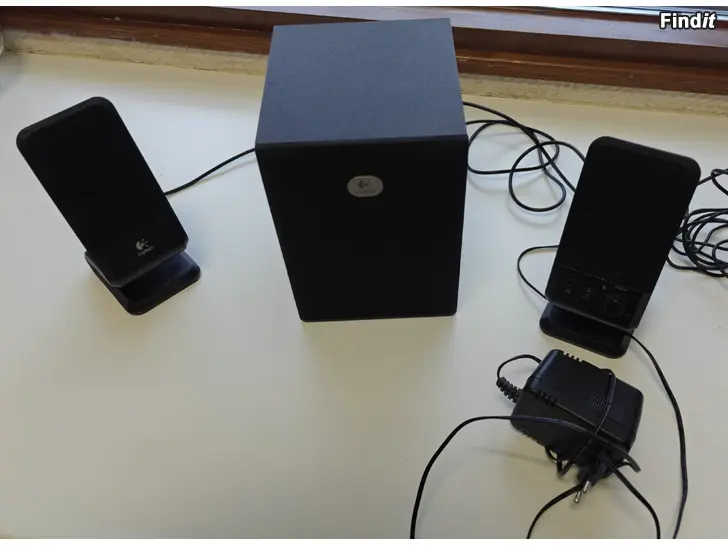 Säljes Logitech R20 högtalare med bas+ 2 diskant