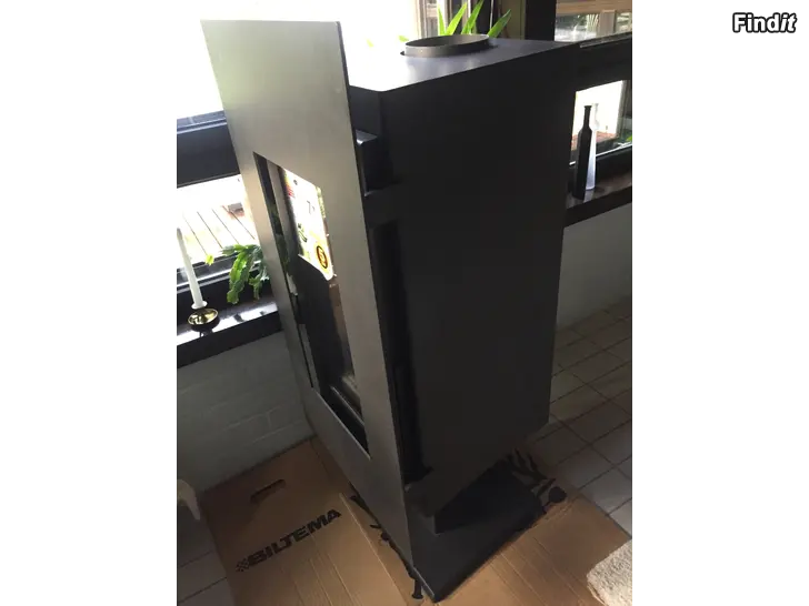 Säljes Kamin/Spis vedeldad ny