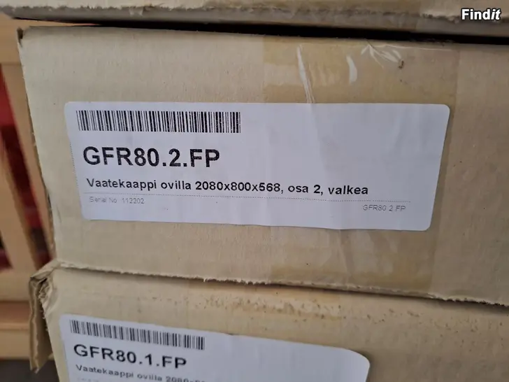 Säljes Kläder skapar/ garderober