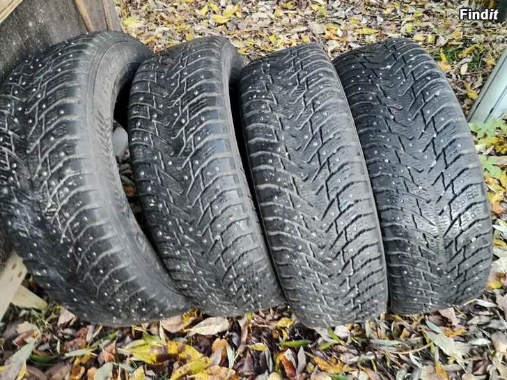 Myydään Hakkapeliitta 8 SUV nastakumit