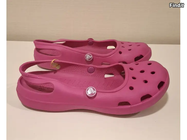 Säljes Crocs sandaler storlek 7