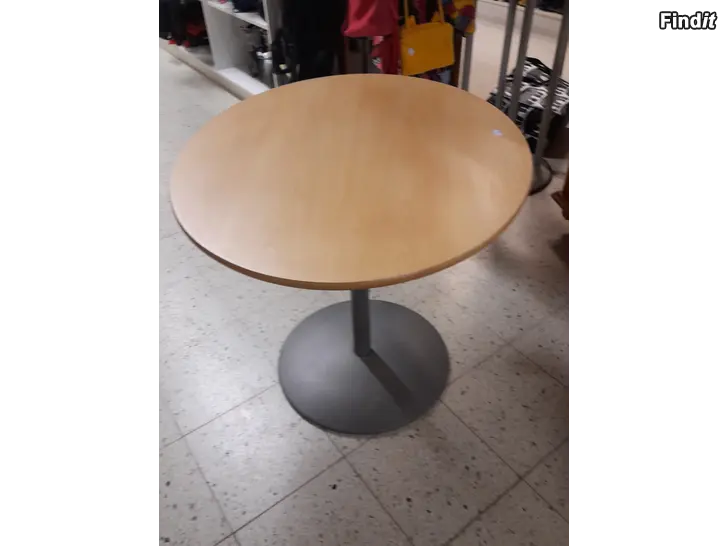 Myydään Ovalt ljus träbord