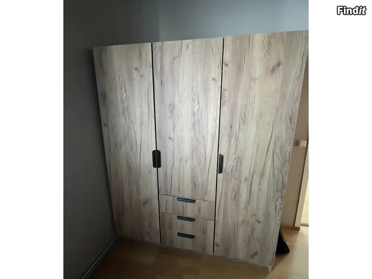 Säljes Garderob