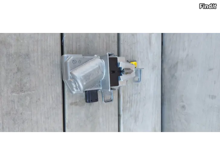 Myydään Volvo V50 2.0d rattilukko