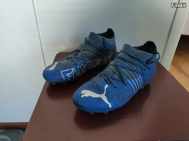 Säljes Puma fotbollsskor 34
