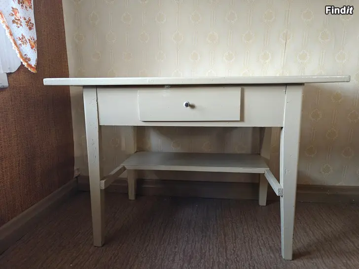 Myydään Gammalt trä bord