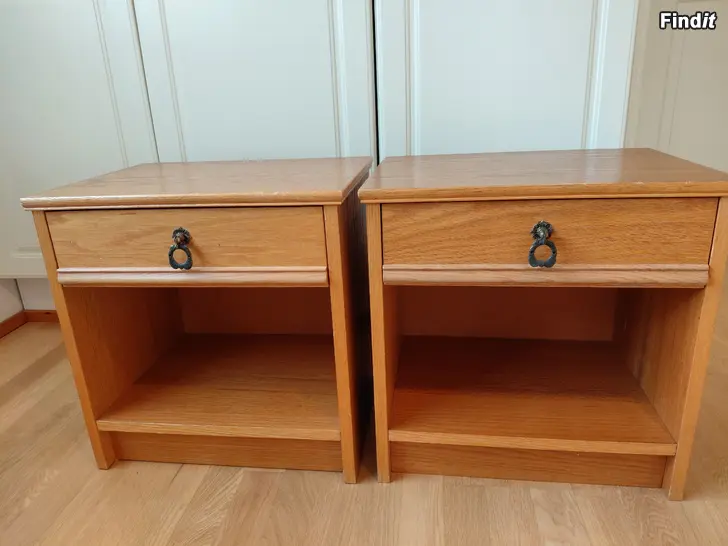 Myydään Yöpöydät