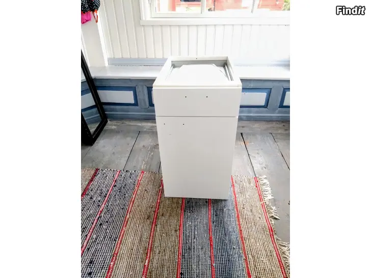 Myydään Skåp med strykbräda
