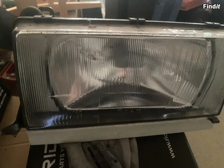 Säljes Volvo 740 fram lampor