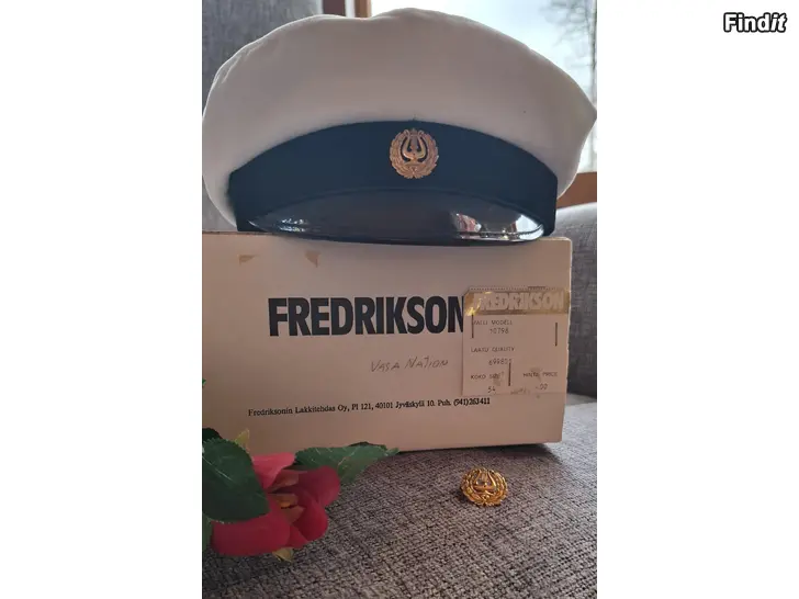 Säljes Studentmössa Fredrikson, med förgylld lyra + lyra till mamma eller pappa