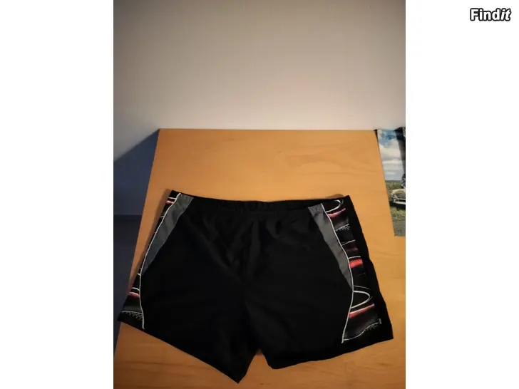 Myydään Uimahousut