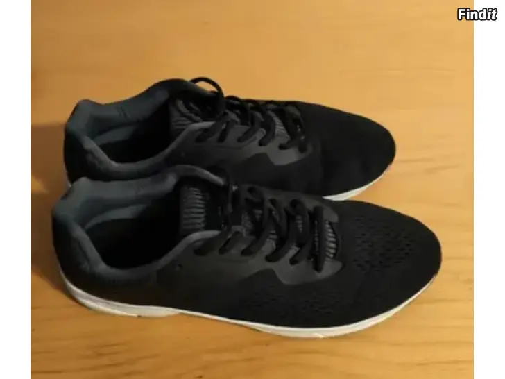 Säljes Miesten juoksukengät