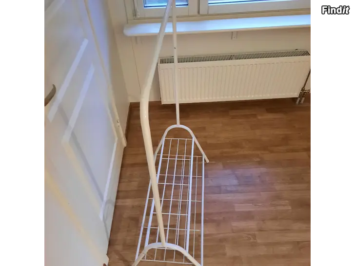 Säljes Klädställning