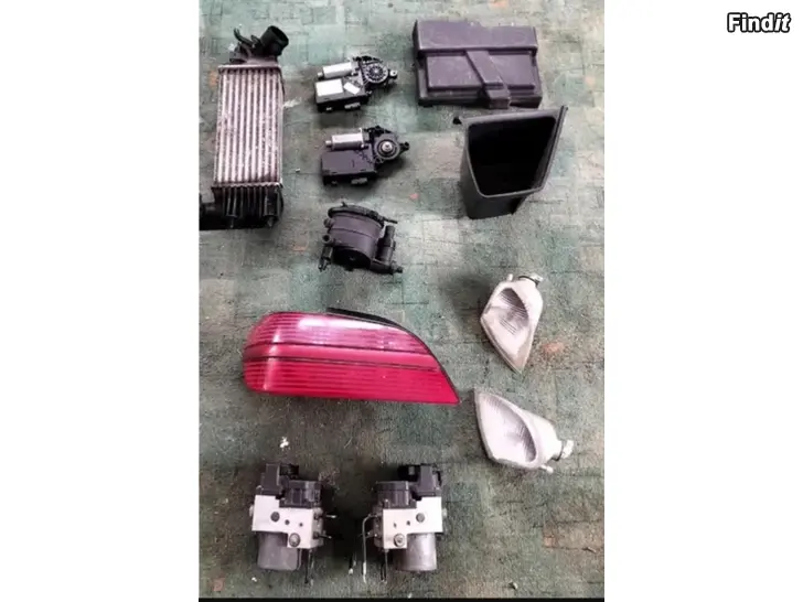 Myydään Akkukotelonkanssi dieselsuodatimenkotelo lasinnostimen moottori etuvilkkut