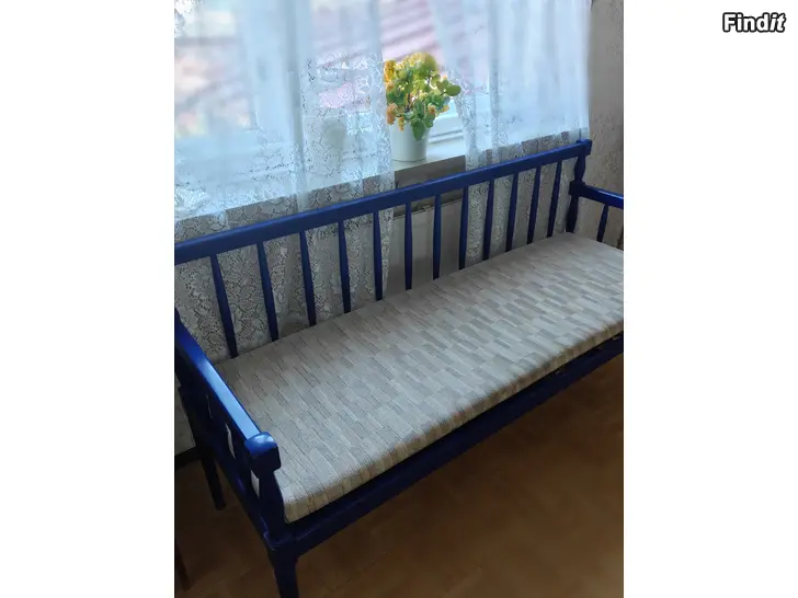 Säljes Vintage blå träsoffa