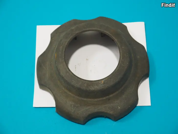 Myydään Nissan Patrol 84-98 K260 napakuppi hub cap 40342-C8200