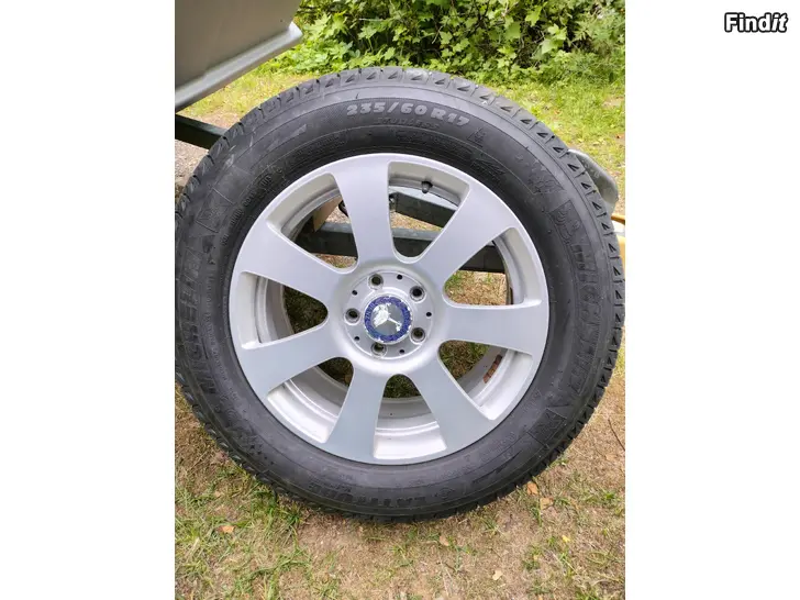 Säljes Mercedes-benz maasturin vanteet+renkaat