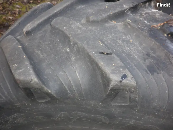 Myydään Traktorin renkaat Taurus Point 70 420/70R24