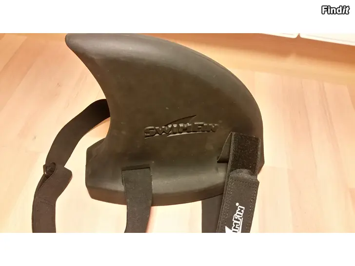 Säljes Swimfin hainevä uimakelluke musta 18e