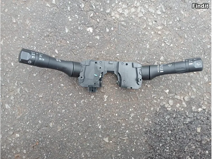 Myydään Nissan Juke 2013 monitoimivivut 14A01 Niles