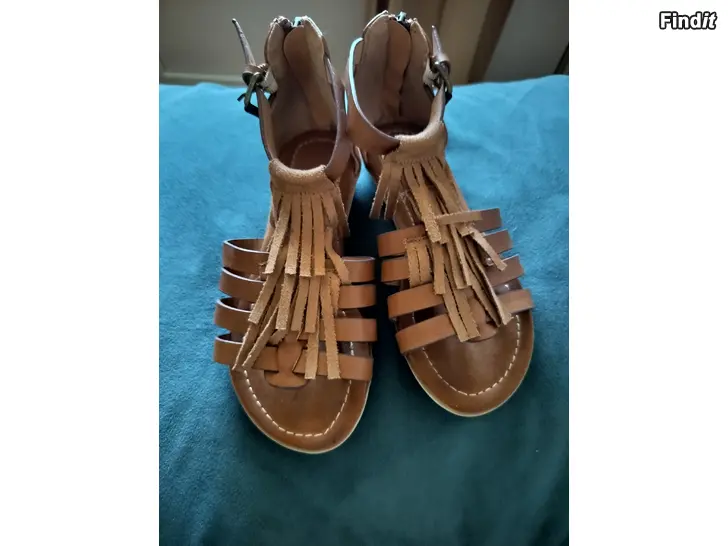 Säljes Sandaler stl 31