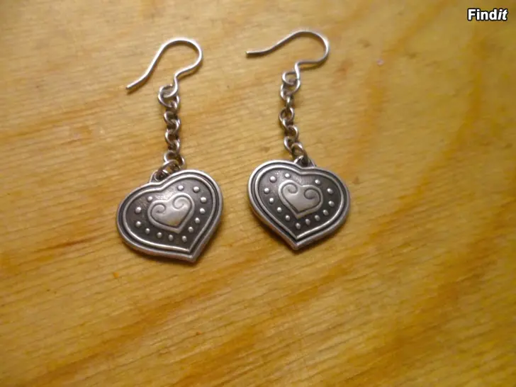 Myydään Kalevala Euran sydän korvakorut Hopea