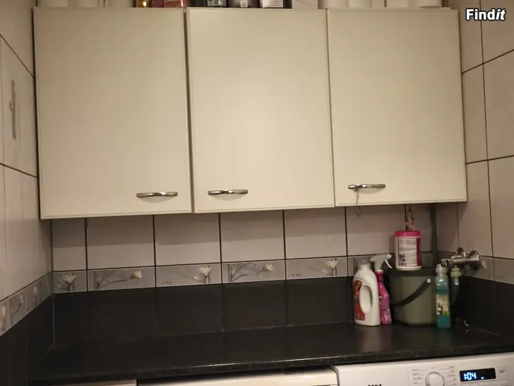 Säljes Skåp