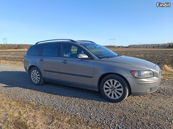 Myydään Volvo v50 2.4 bensin