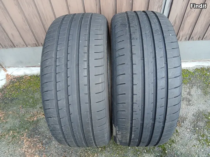 Myydään 2 kpl 225/40 R19  Good Year Eagle F1 kesärengasta