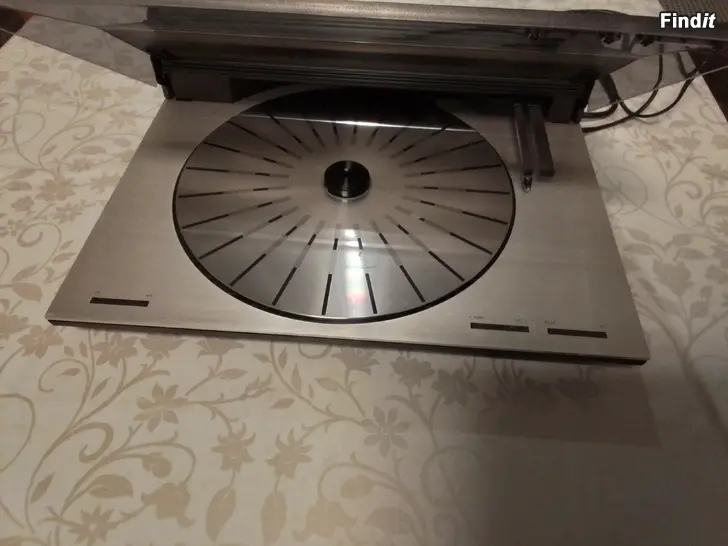 Myydään Bang  Olufsen skivspelare och radio/förstärkare