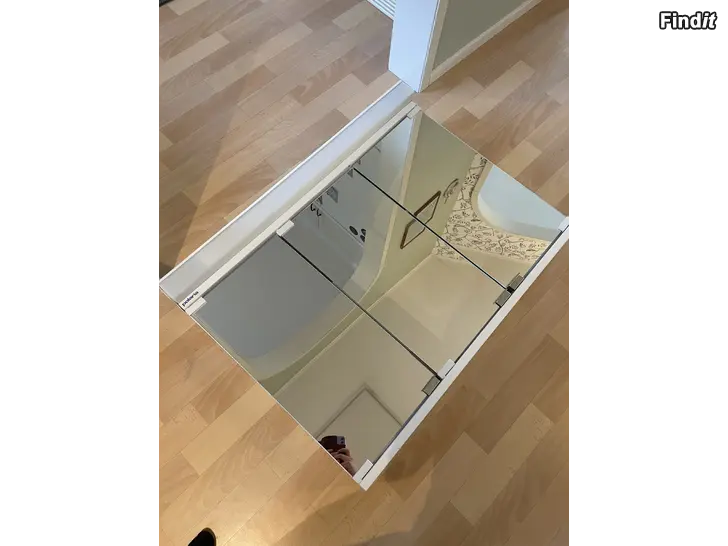 Säljes Spegelskåp