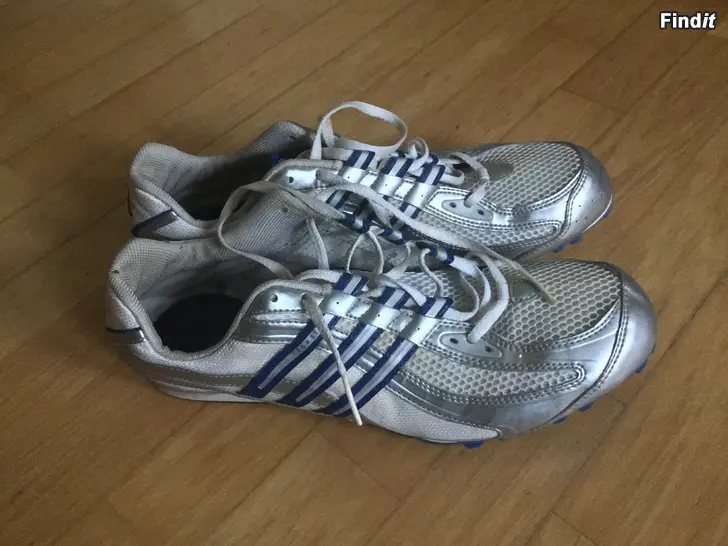 Säljes Spikskor Adidas Techstar 10 1/2