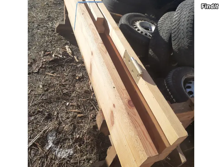 Säljes Dörrkarm av trä, för en 10 x 21 dörr. 145 x 44 mm, falsdjup 40 mm