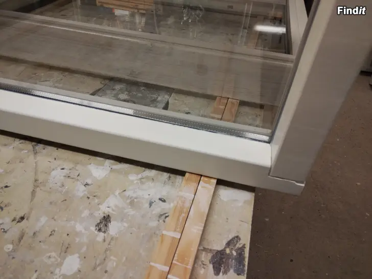 Myydään Autotallin /Varaston lämpöikkunoita