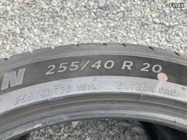 Säljes 255/40 R20 Michelin