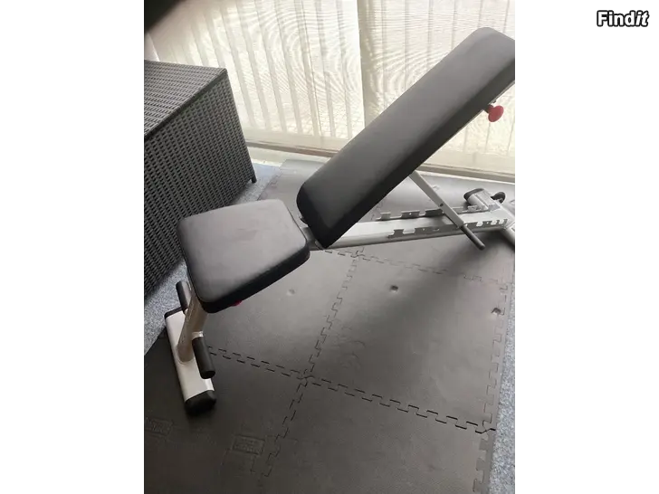 Säljes Justerbar träningsbänk Body-Solid GFID225B