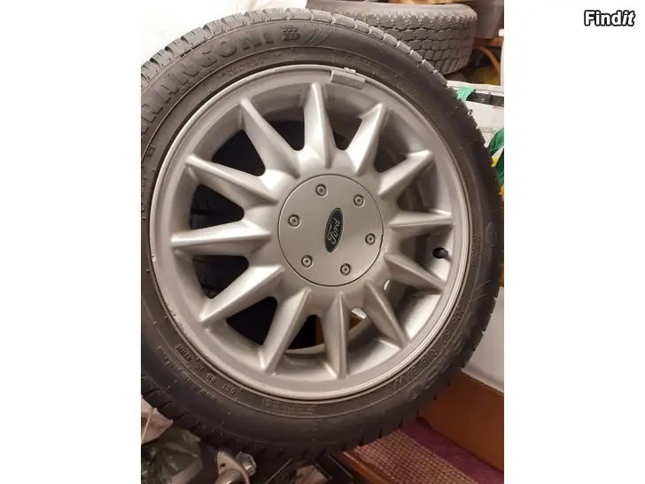 Säljes Kesärenkaat alkuperäisillä Fordin aluvanteilla