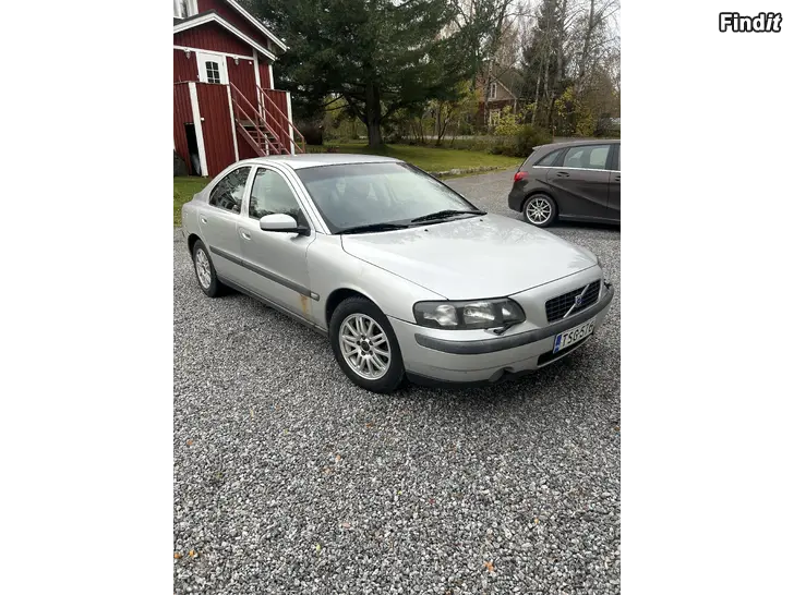 Myydään Volvo S60 2.4 140 2004 manuaali