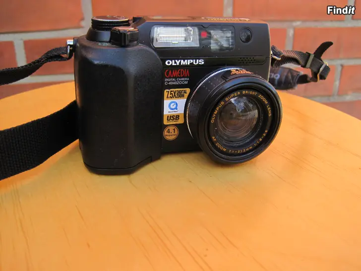 Myydään Olympus Camedia C 4040 ZOOM.  Kamera