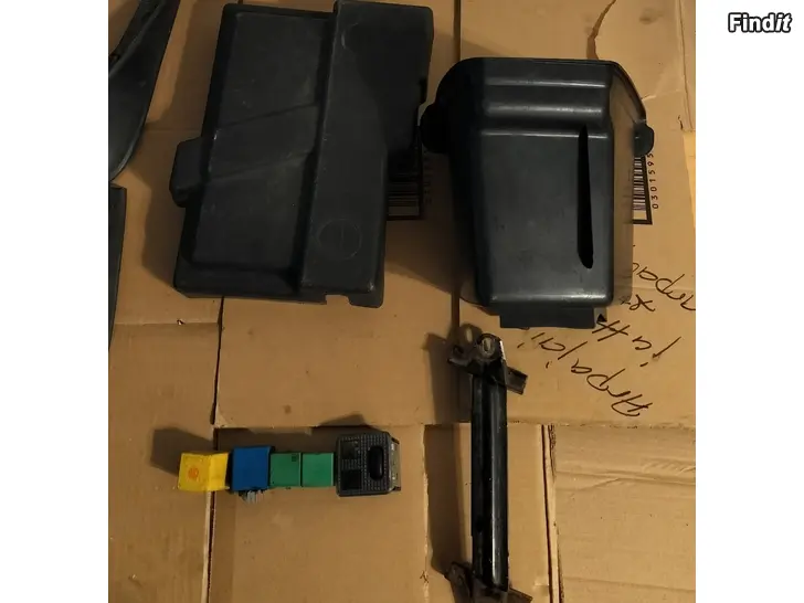 Myydään Releet akkukotelonkanssi akkun kiinnike